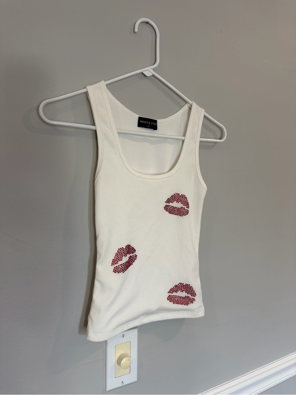 White Fox Ribbed Tank with Red Rhinestone Lips - Picture 3 of 6
